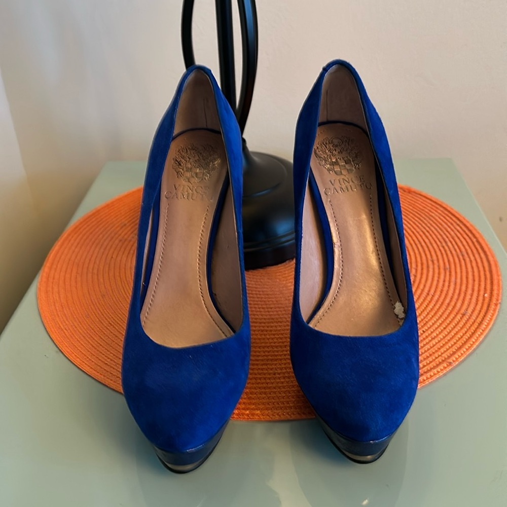 Velvet platform shoes worn once!slight scratch inside.